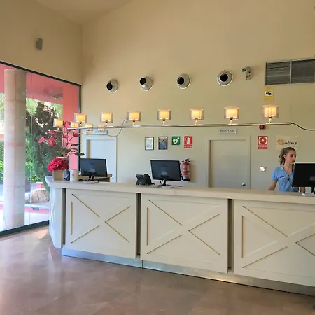 Отель Ohtels Vil-la Romana
