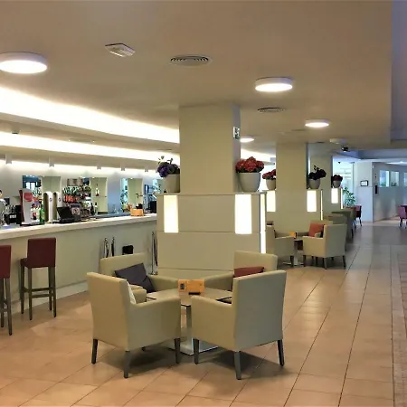 Отель Ohtels Vil-la Romana